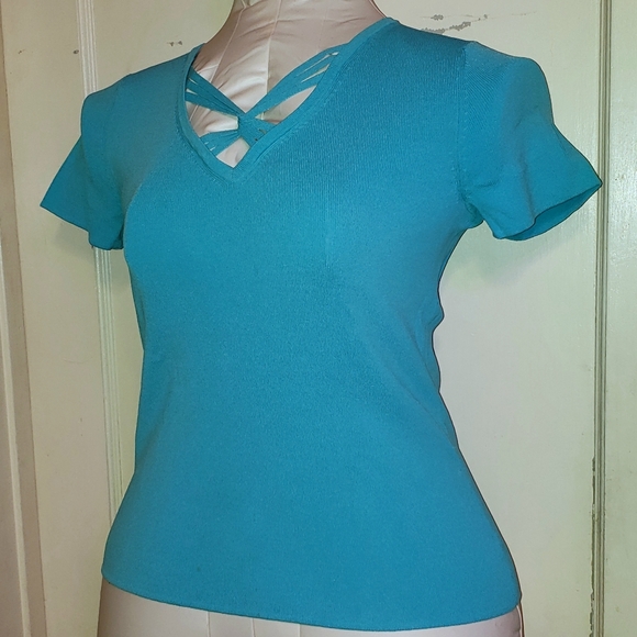 Cable & Gauge bright blue cross cross strap top - Picture 2 of 4